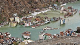 Ve binalar suyun altına gömüldü! Türkiye’nin yeni batık şehri: Yusufeli Barajı'nda su seviyesi 91 metreye kadar...