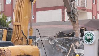 Sancaktepe’deki Hiranur Vakfı binasında yıkım! Vakfın kaçak yapıları yıkıldı