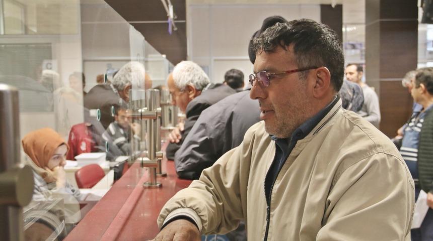 1,5 milyon kişi EYT ile emekli olmak için SGK’lara akın etti! Kapasitenin 5 katı işlem yapıldı 