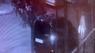 Bunun adı vicdansızlık... Yeni doğmuş bebeği cami önüne gömdüler! O anlar kamerada