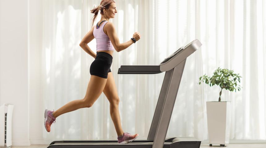 Evde yürüyüş yaparak zayıflamak ve forma girmek için ne yapmak gerekir? Evde tempolu yürüyüş ile adım atarak kilo vermek mümkün mü?