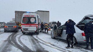 Anadolu Otoyolu'nun Bolu kesiminde zincirleme kaza! Yaralılar var... Ankara istikametinde ulaşım sağlanamıyor