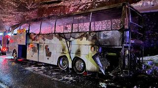 Trabzon'da polisleri taşıyan otobüs bir anda alev aldı! Son anda kurtuldular