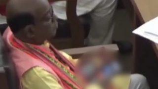 Ülkeyi ayağa kaldıran olay! Hindistan’da meclis üyesi bütçe görüşmelerinde telefonunda +18 videolar izlerken yakalandı