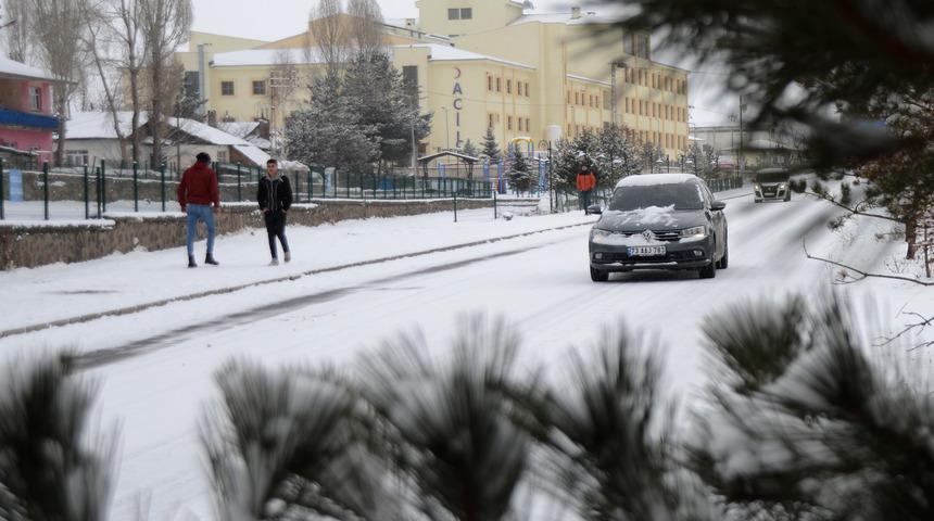 Erzurum, Kars ve Ardahan martın son gününde karla kaplandı