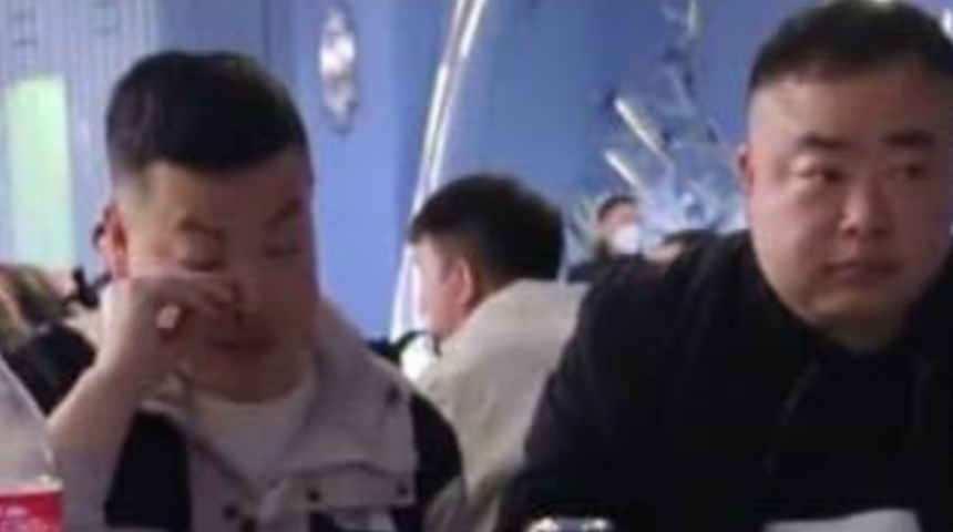 Eski sevgililerinin hepsini düğününe davet edip aynı masada oturttu! “Kaybedenler Kulübü” yazısı gündem oldu