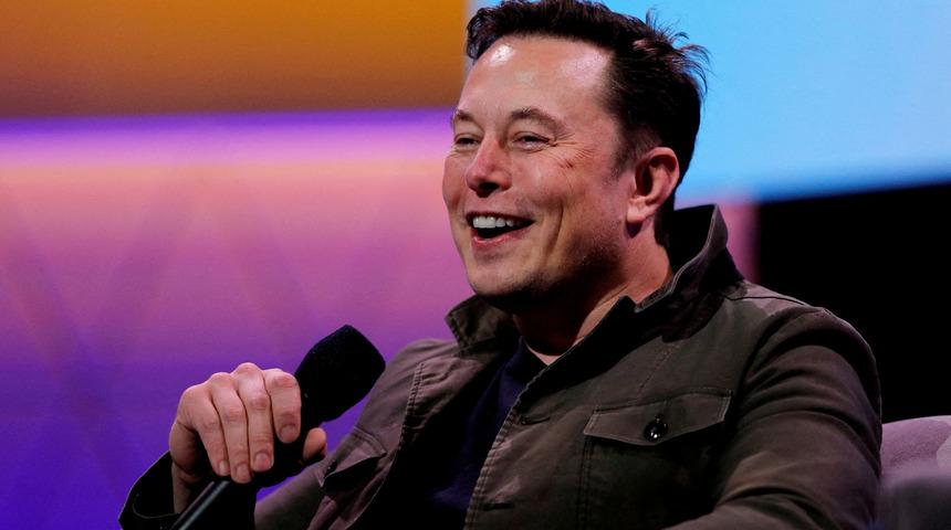 Sert sözlerle yüklendi! Elon Musk için "O bir pislik" dedi