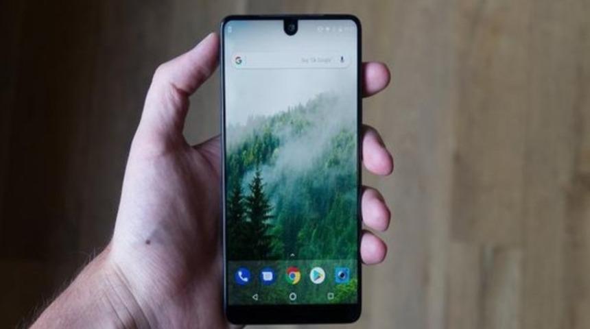 Essential Phone bekleneni vermedi!