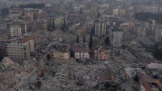 Depremzede kadınlar, depremin izlerini silmeye çalışıyor! Bakanlık, depremzede kadınlar için iş atölyeleri kuruyor