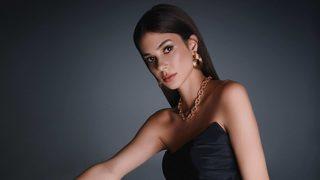 Defne Samyeli'nin kızı Deren Talu'dan kar üstünde mayolu pozlar! 'Hiç anlamaz üşütürsün'