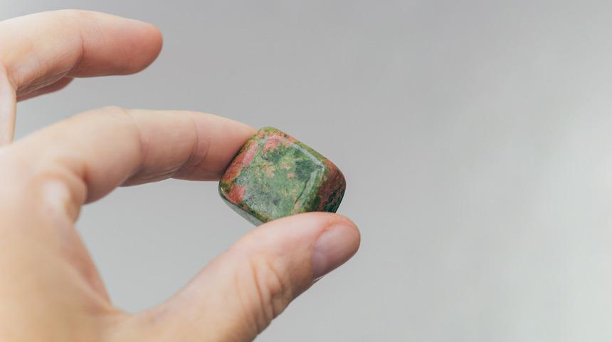 Unakit taşı faydaları nelerdir, ne anlama gelir? Unakit taşı özellikleri nelerdir, ne işe yarar?