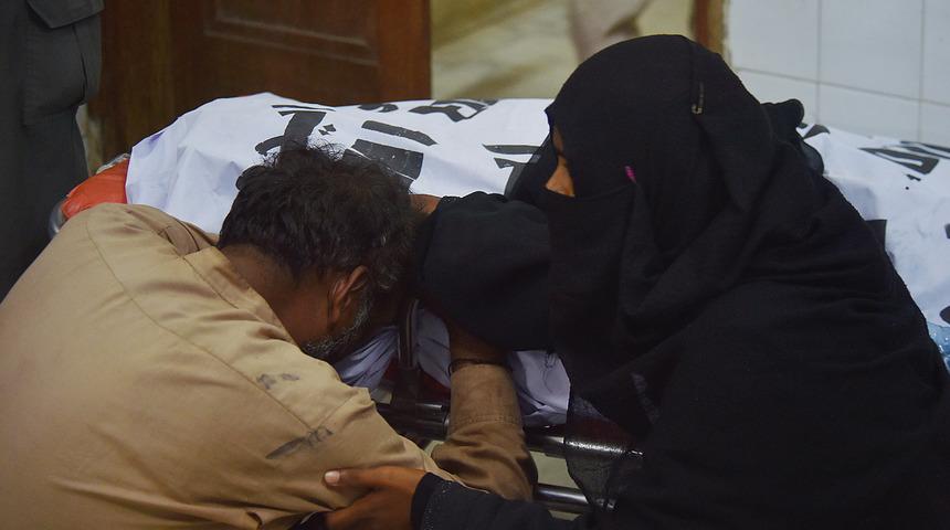 Pakistan'da ücretsiz kumanya izdihamı: Çok sayıda ölü ve yaralı var