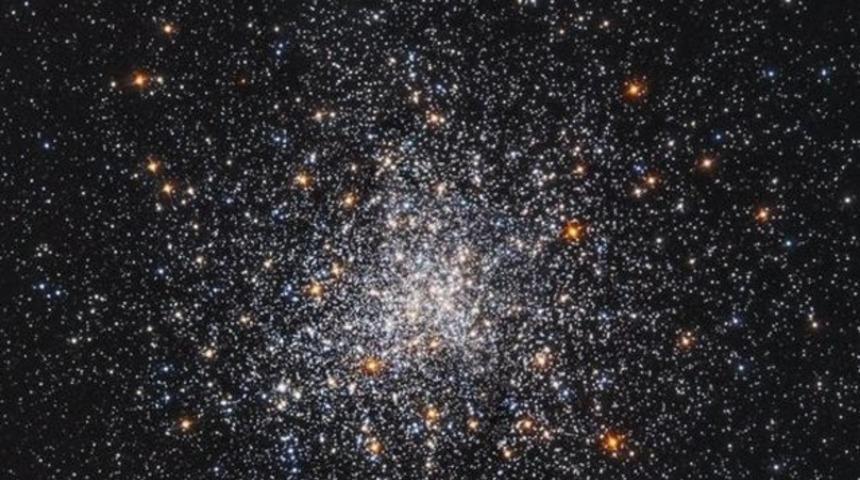 Hubble göksel kar küresini kaydetti!