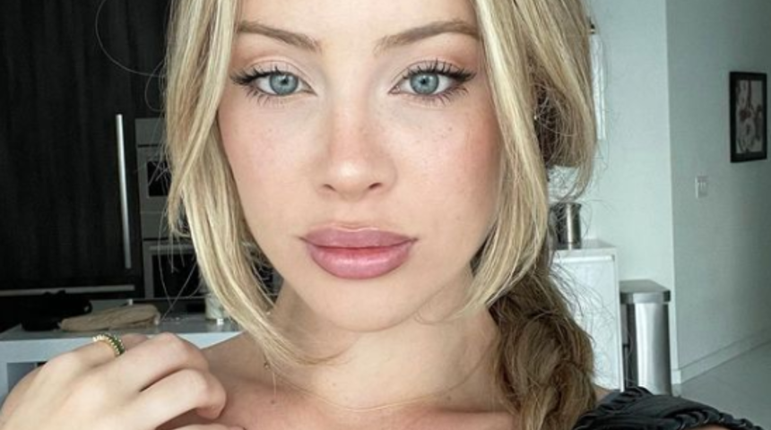 Sosyal medya fenomeni Daisy Keech, güneşli havanın tadını böyle çıkarttı! Pantolonunu kalçasından indirip bikinisini gösterdi