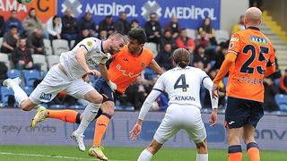 Emre Belözoğlu, Tolunay Kafkas'a ilk maçında şans tanımadı! 