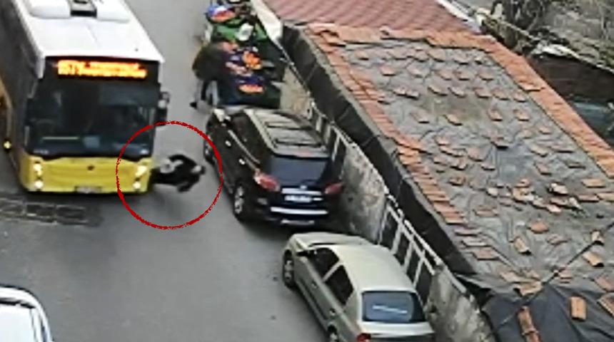 İstanbul'da hareketli dakikalar! Vatandaşa İETT otobüsü çarptı, yakını otomobil ile kalabalığa daldı... Yaralılar var