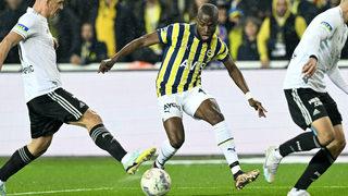 Fenerbahçe Beşiktaş maçında akılalmaz pozisyon, herkes dondu kaldı! Enner Valencia Mert Günok ile karşı karşı kaçırdı