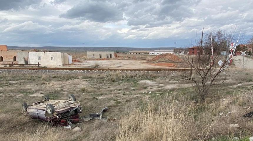 Afyonkarahisar'da şarampole devrilen otomobildeki 5 kişi yaralandı