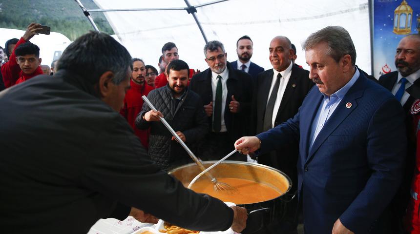 BBP Genel Başkanı Destici, Hatay'da afetzedelerle iftarda buluştu:
