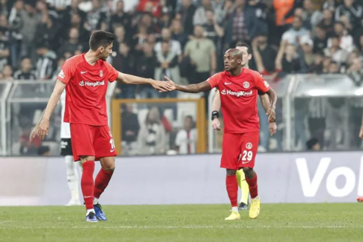 Fenerbahçe Beşiktaş derbisi sonrası şampiyonluk hesapları karıştı! İşte Süper Lig'de güncel puan durumu G2