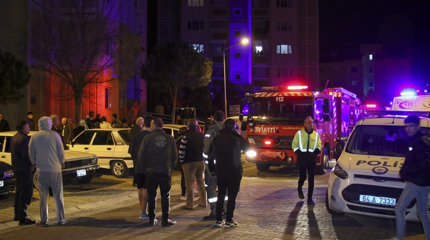 Uşak'ta apartman dairesinde çıkan yangın hasara neden oldu