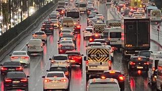 İstanbul'da yağmur sonrası trafik yoğunluğu! 