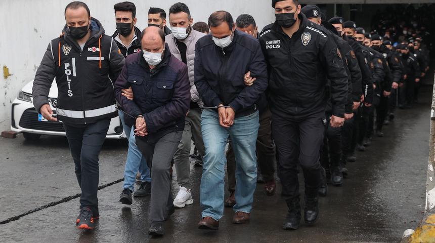 İstanbul merkezli tapuda rüşvet operasyonunda 66 şüpheli adliyede