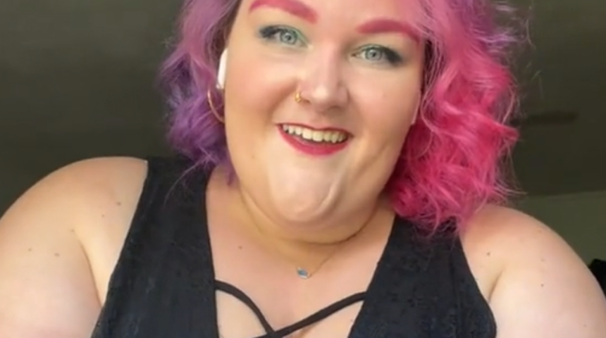 B&uuml;y&uuml;k beden kadın bikini giyerek v&uuml;cudunu sevdiğini paylaştı! "Şişmanım ve mutluyum"