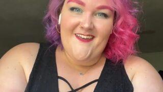 Büyük beden kadın bikini giyerek vücudunu sevdiğini paylaştı! Şişmanım ve mutluyum