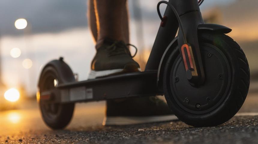 Türkiye’de de tartışmalara konu oluyordu! Dünyada bir ilk: Paris’te scooter kiralamak yasaklandı