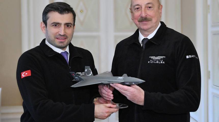 Erdoğan'ın selamını iletti, 'Akıncı poları' hediye etti! Selçuk Bayraktar ile Aliyev görüşmesinde 'Karabağ' mesajı