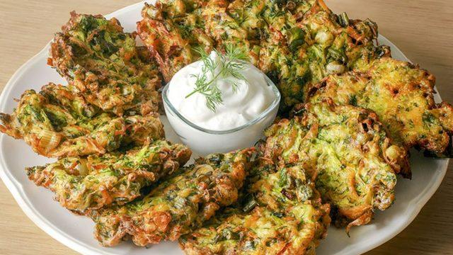 İftarda masanızı renklendirecek mücver tarifi! Kabak mücver nasıl yapılır?