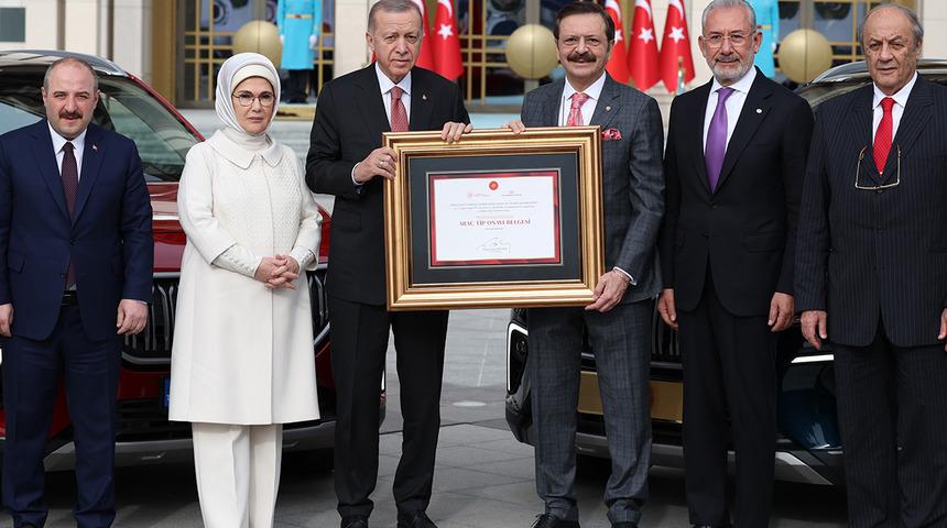 Son dakika: İlk yerli otomobil Togg, Cumhurbaşkanı Erdoğan'a teslim edildi! 'Bugünden itibaren yollarda göreceğiz'