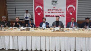 Kars Valiliği şehit aileleri ve gaziler onuruna iftar programı düzenledi