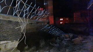 Çorum'da bir binanın istinat duvarı çöktü