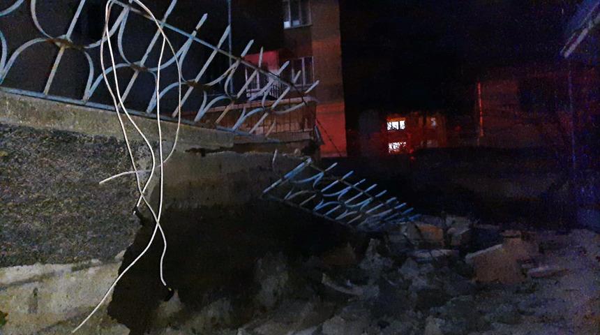 Çorum'da bir binanın istinat duvarı çöktü