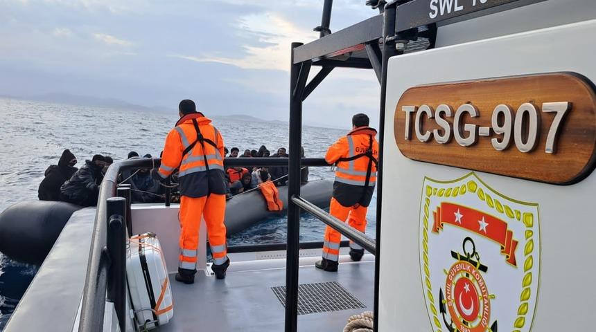Ayvalık açıklarında 59 düzensiz göçmen kurtarıldı