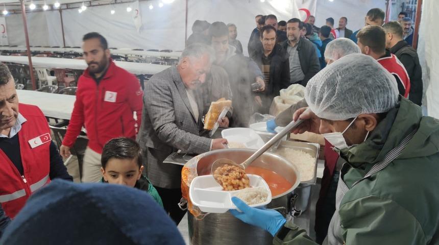 Kızılay Hakkari&rsquo;de iftar &ccedil;adırı a&ccedil;tı