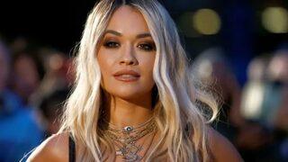 Rita Ora güneşin tadını çıkardı! Minik bikinisiyle sere serpe uzanıp...
