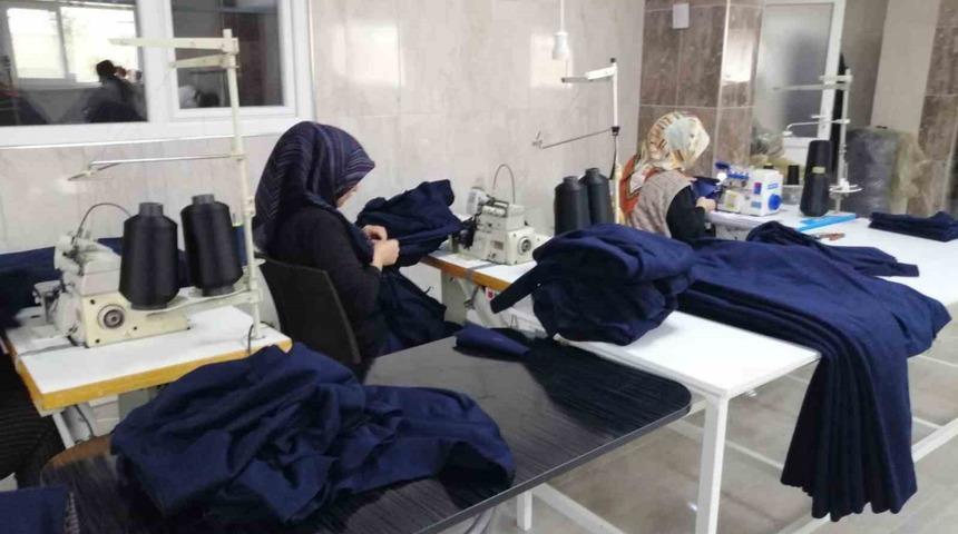 Kadın Kültür Evleri depremzede vatandaşlar için üretiyor