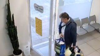 Saniyelerle kurtuldu! Çamaşır makinesi bomba gibi patladı... Cam çerçeve aşağıya indi