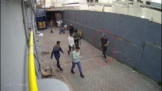 Bağcılar'da demir şiş, beyzbol sopası ve silahlı kavga: 1 ölü! Kan donduran anlar kamerada