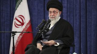 İran lideri Hamaney'den gündem yaratan açıklama! 'Başörtüsü takmak, dini ve yasal bir zorunluluktur'