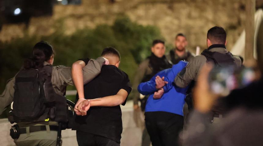 Son dakika: İsrail polisinden Mescid-i Aksa baskını! 200 Filistinli gözaltına alındı, olaylar büyüyor