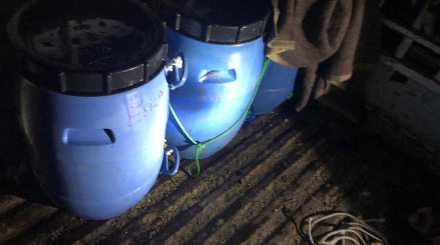 İzmir'de imha i&ccedil;in verilen deniz patlıcanlarını sattığı &ouml;ne s&uuml;r&uuml;len g&ouml;revli tutuklandı