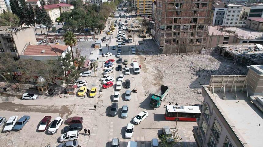 Kahramanmaraş’ta araç ve yaya trafiği artmaya başladı