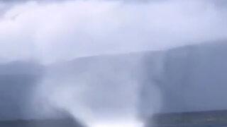 Çeşme açıklarında korkutan görüntü! O anlar, cep telefonu kamerasıyla görüntülendi