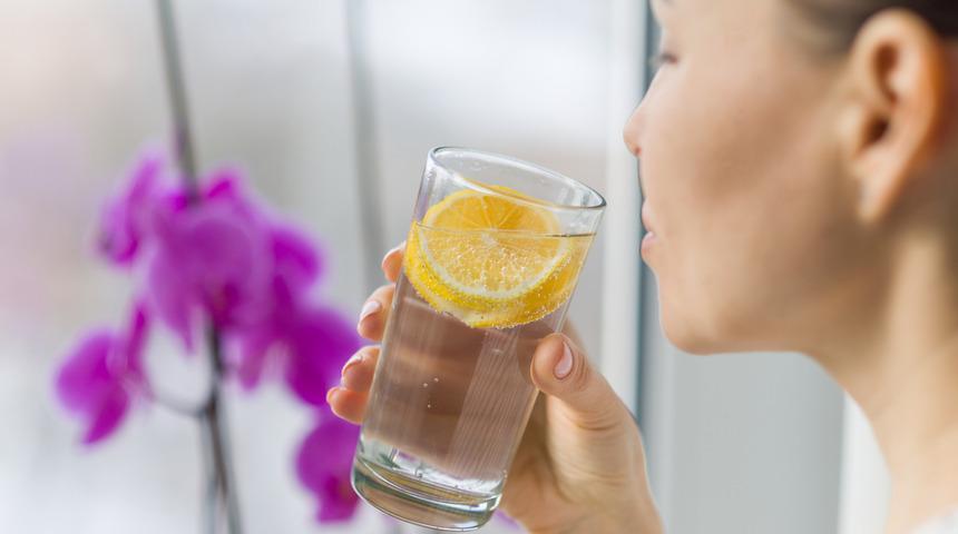 Limonlu su faydaları nelerdir, zararları var mı? Limonlu su ne işe yarar, zayıflatır mı, tansiyonu düşürür mü?