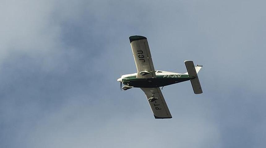 Havada korku dolu dakikalar! Pilot, koltuğunun altında kobra yılanı buldu