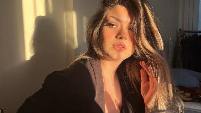 Fenomen Simge Barankoğlu derin göğüs dekolteli pozlarını peş peşe paylaştı! Bakana bir daha baktırdı